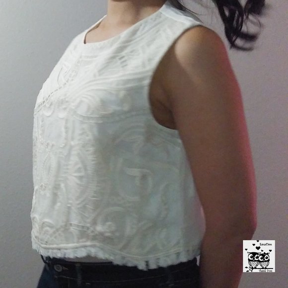 Macrame Embroidered Crop Top - Picture 2 of 8